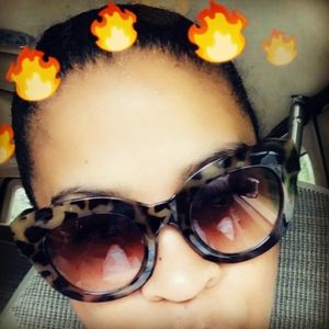 Meet your Posher, Sandy